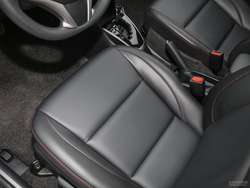 天際白YARiS L 致炫X座椅內(nèi)飾圖片