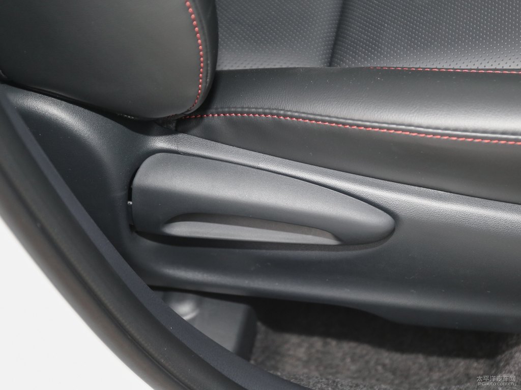 天際白YARiS L 致炫X座椅內(nèi)飾圖片