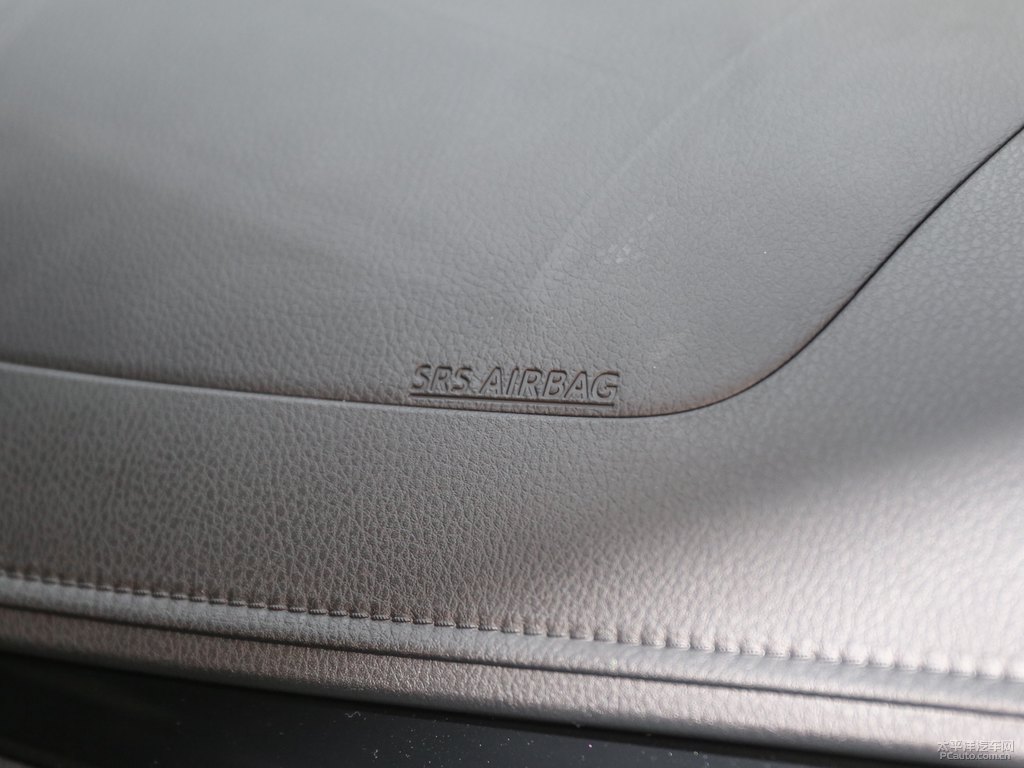 天際白YARiS L 致炫X中控內(nèi)飾圖片