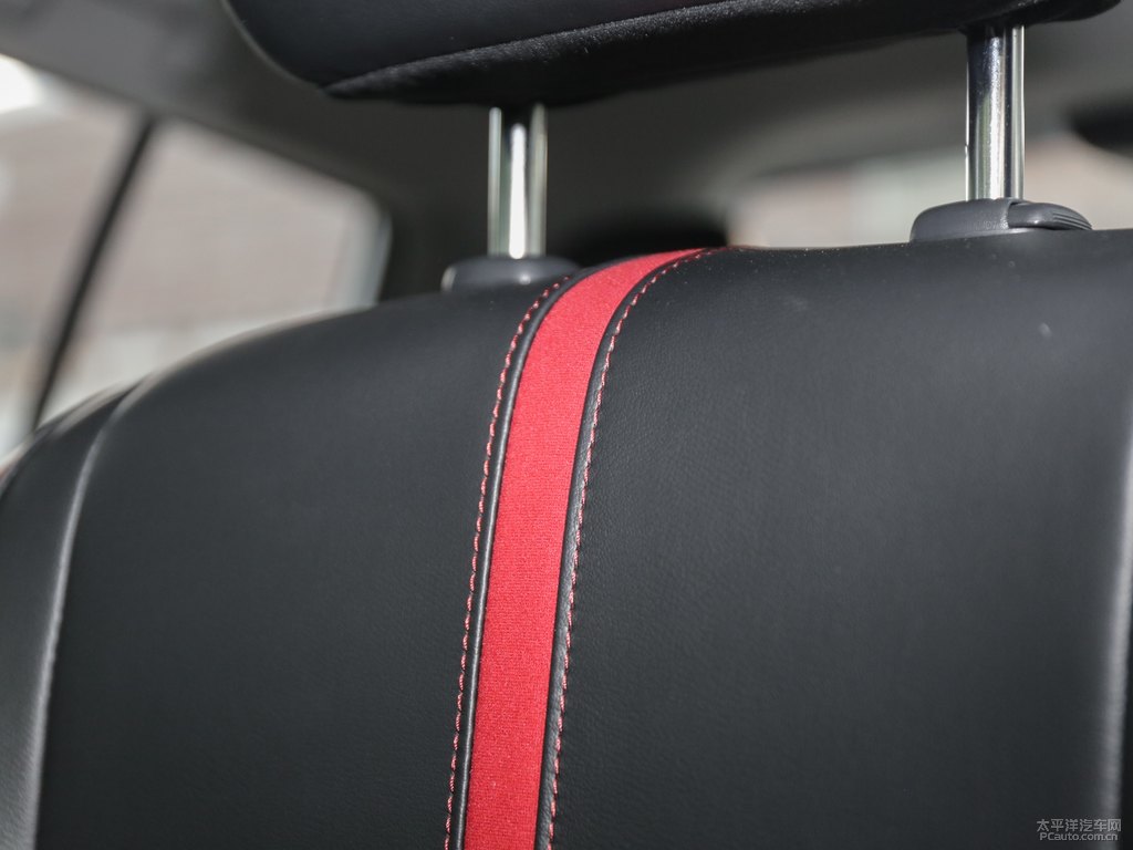 天際白YARiS L 致炫X座椅內(nèi)飾圖片
