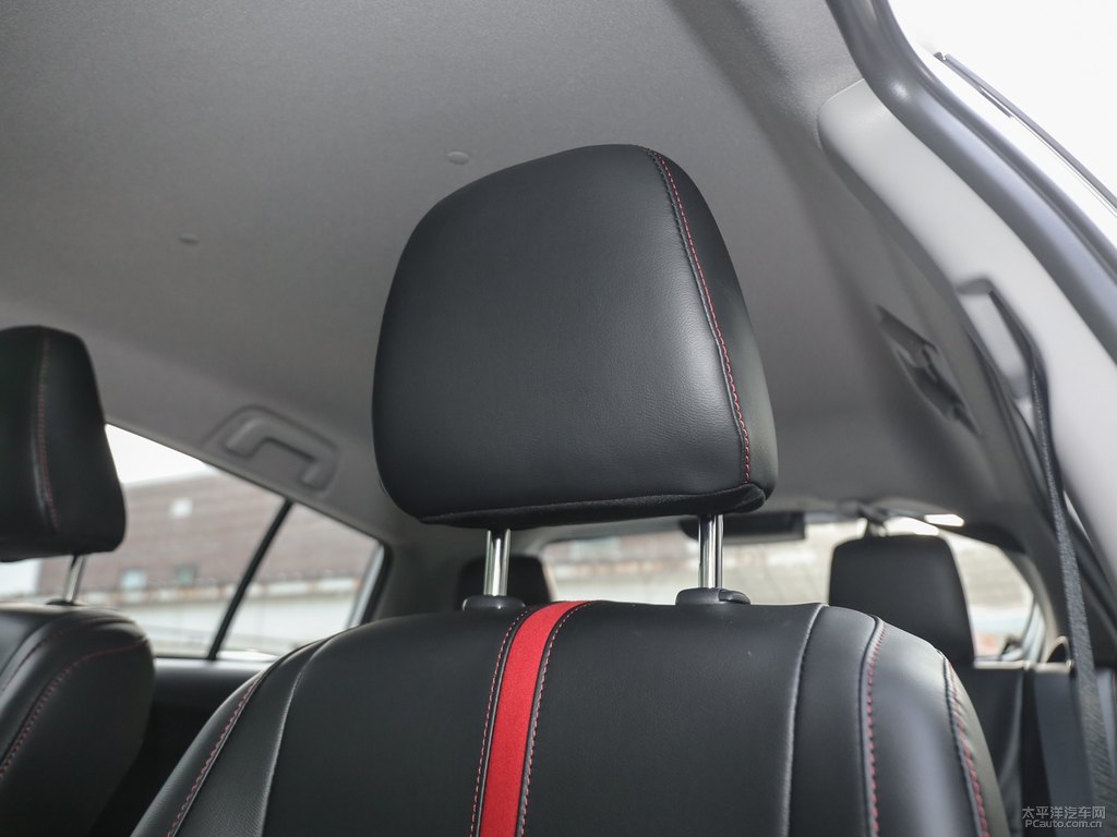 天際白YARiS L 致炫X座椅內(nèi)飾圖片
