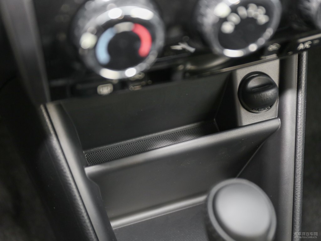 天際白YARiS L 致炫X儲物空間空間圖片