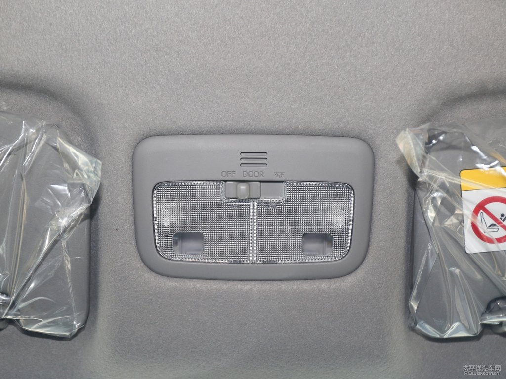 天際白YARiS L 致炫X車廂內(nèi)飾圖片