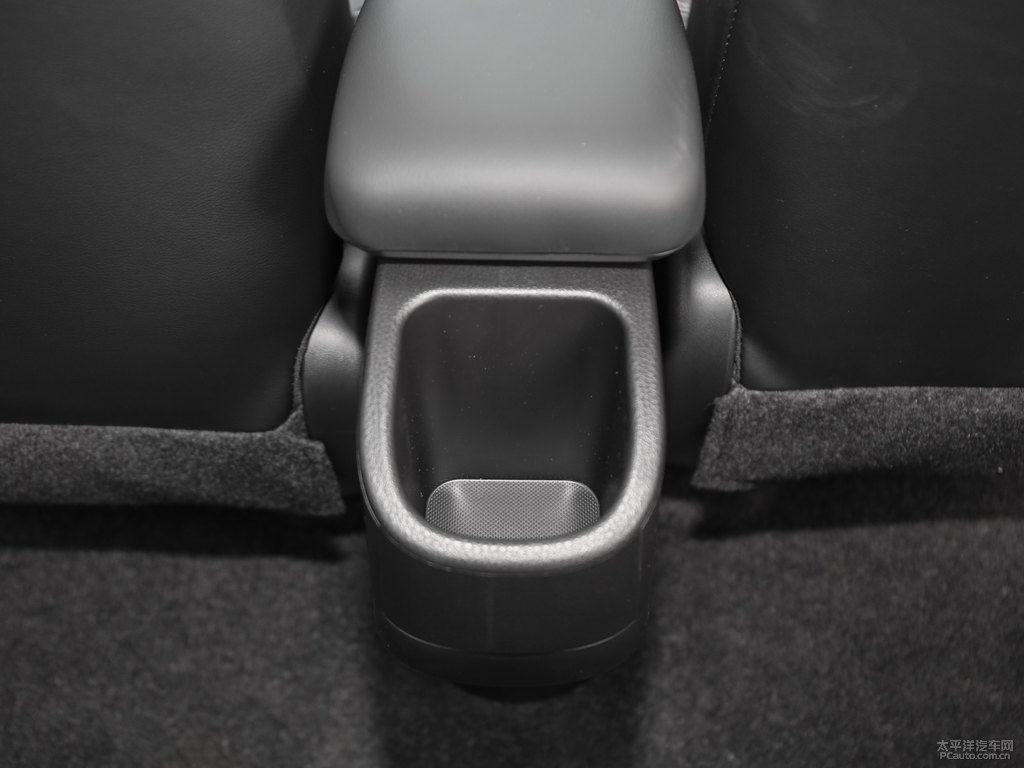天際白YARiS L 致炫X儲(chǔ)物空間空間圖片