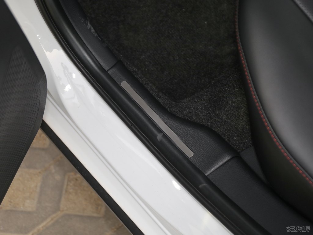 天際白YARiS L 致炫X車廂內飾圖片
