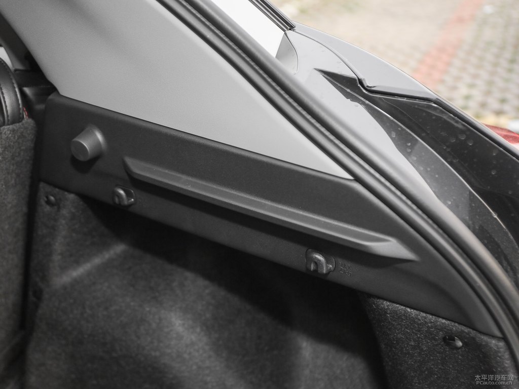 天際白YARiS L 致炫X后備廂空間圖片