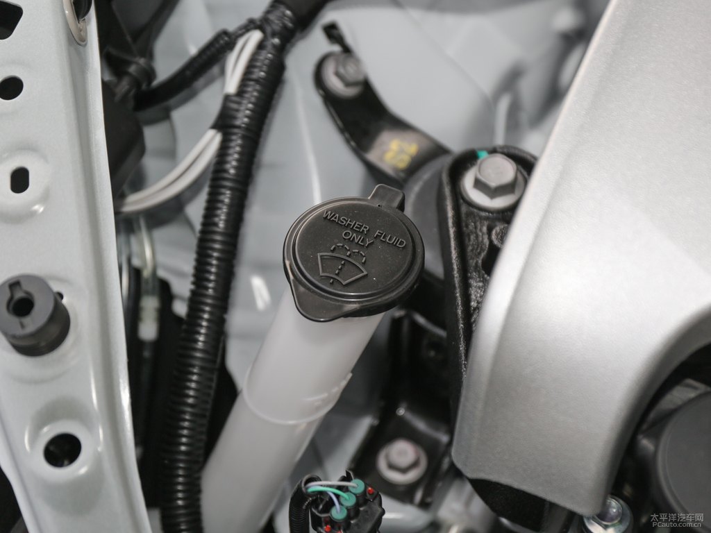 天際白YARiS L 致炫X發(fā)動(dòng)機(jī)其它細(xì)節(jié)圖片