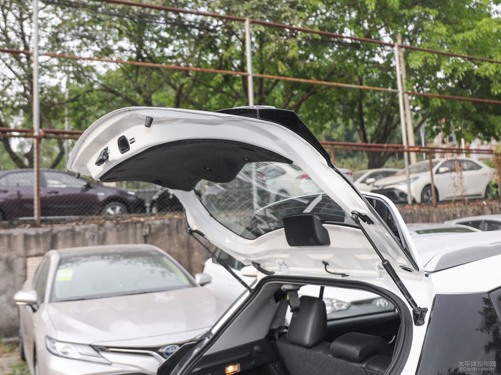 天際白YARiS L 致炫X后備廂空間圖片