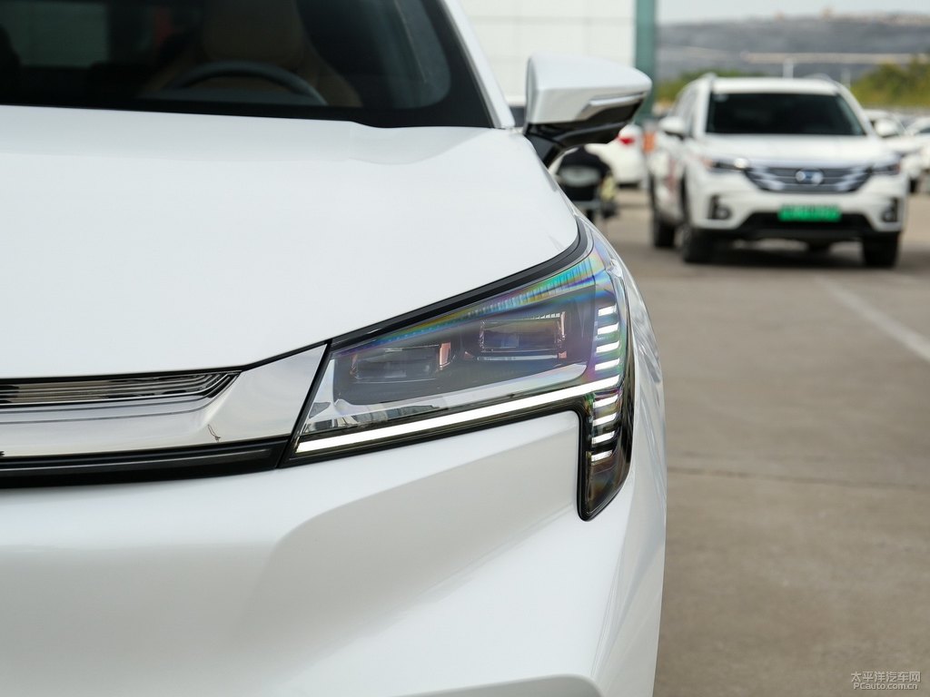極地白AION LX車(chē)頭外觀(guān)圖片