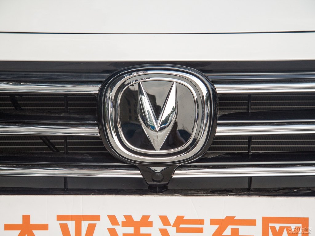 月光白銳程CC車頭外觀圖片