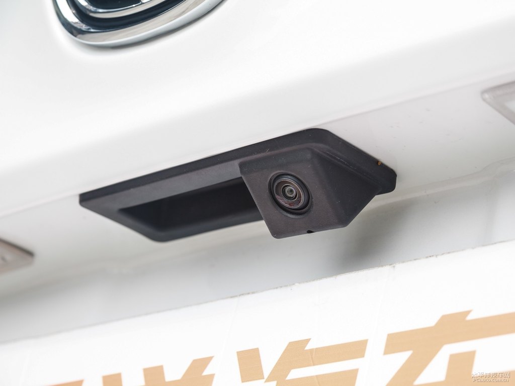月光白銳程CC車尾外觀圖片