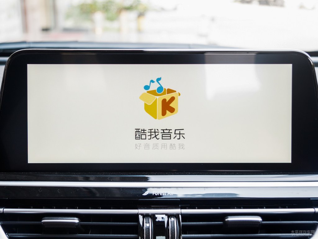 月光白銳程CC中控內(nèi)飾圖片