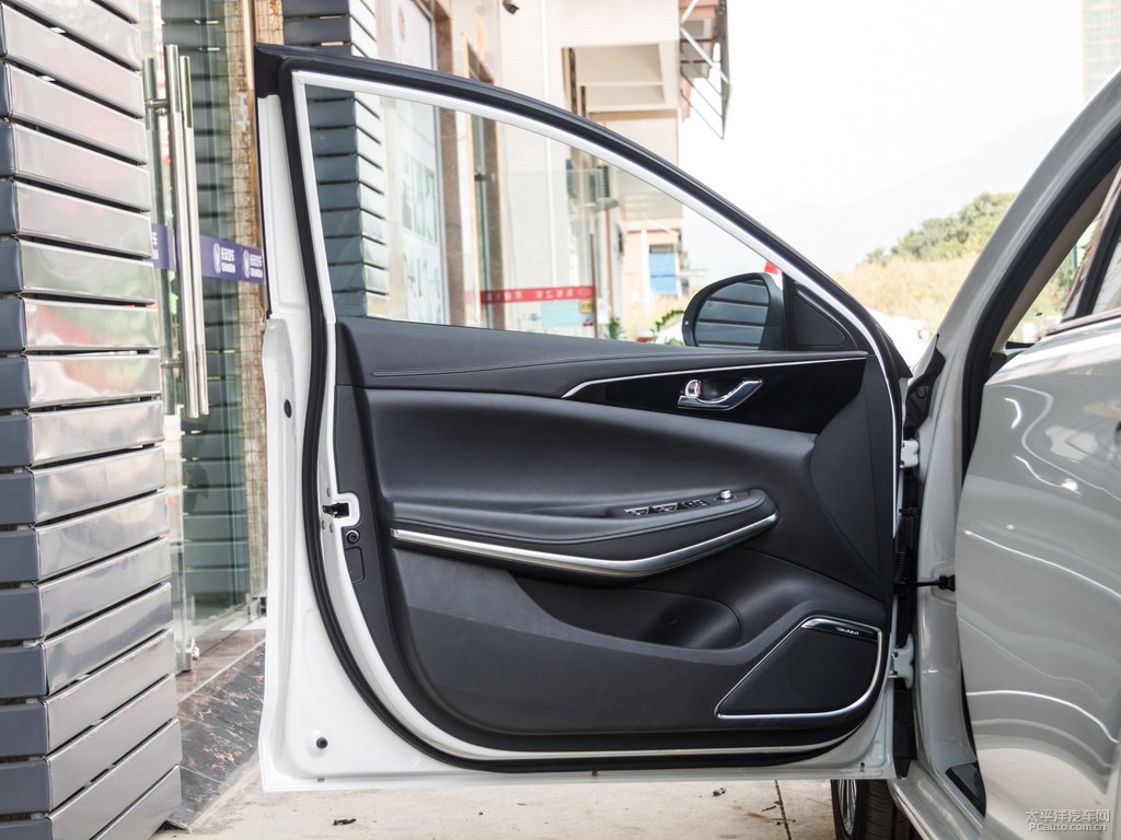 月光白銳程CC車廂內(nèi)飾圖片