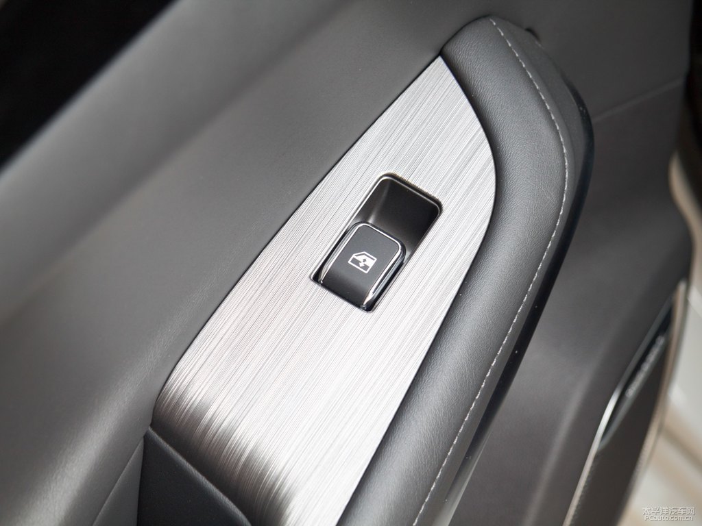 月光白銳程CC車廂內(nèi)飾圖片