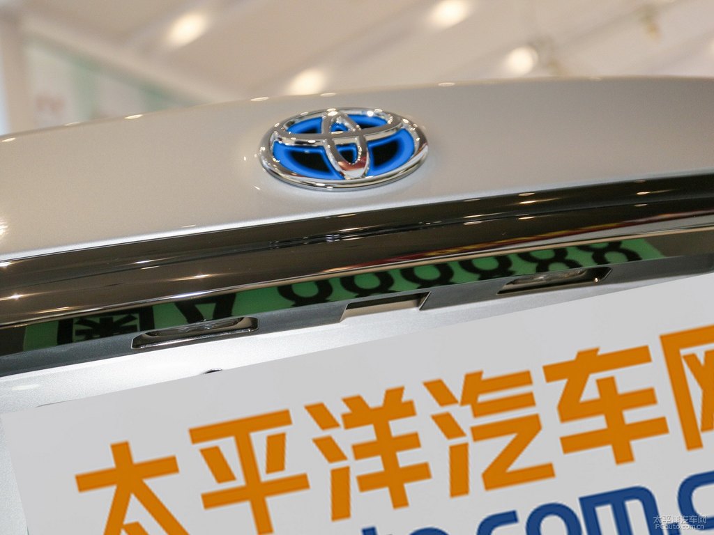 水晶銀雷凌雙擎E+車身外觀圖片