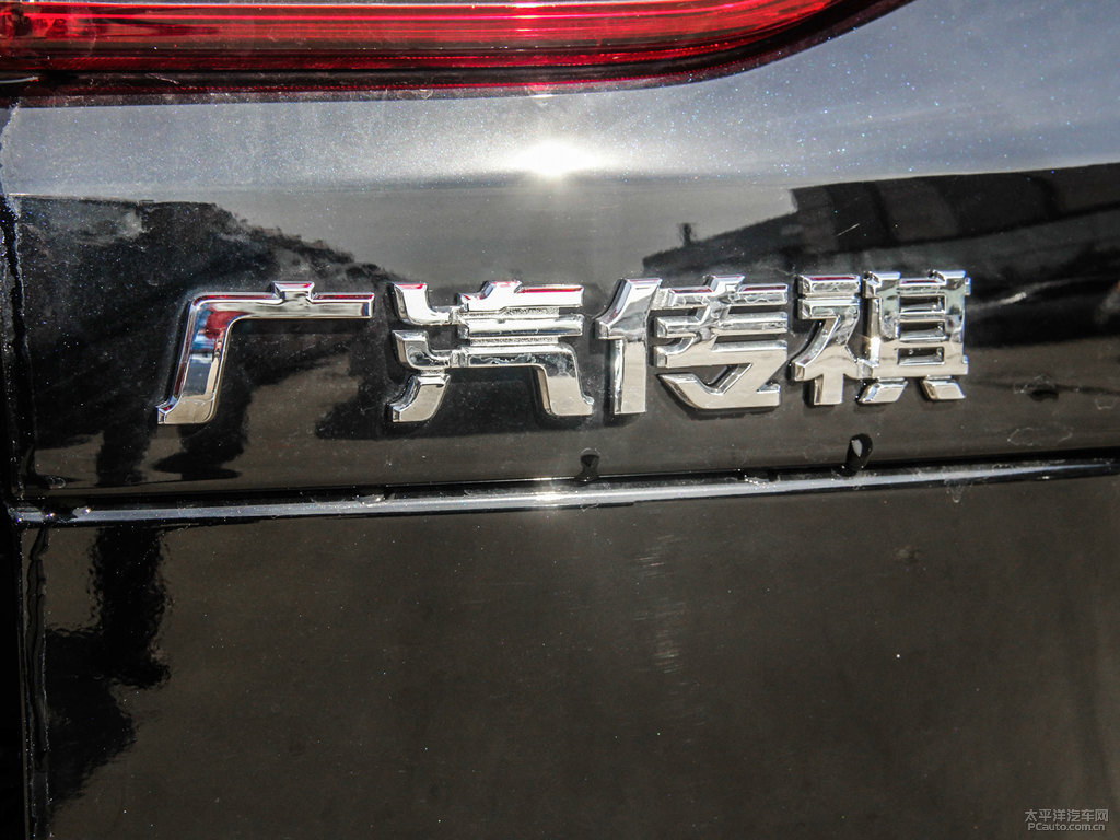 典雅黑傳祺GS5車(chē)尾外觀圖片