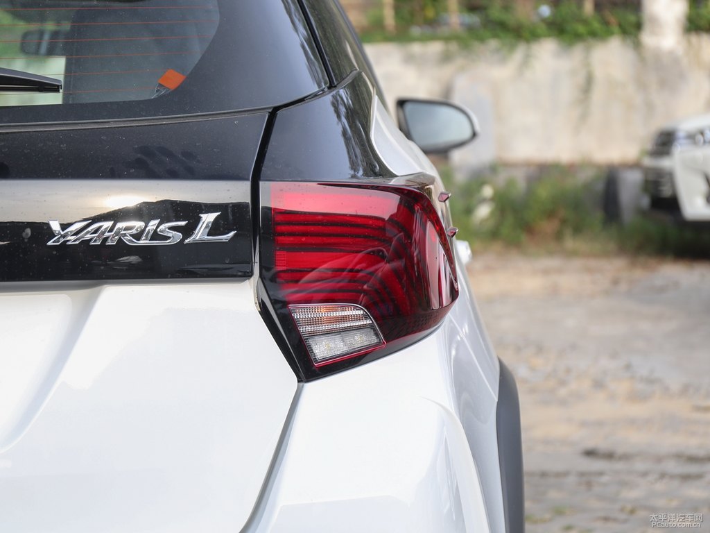 天際白YARiS L 致炫X車尾外觀圖片