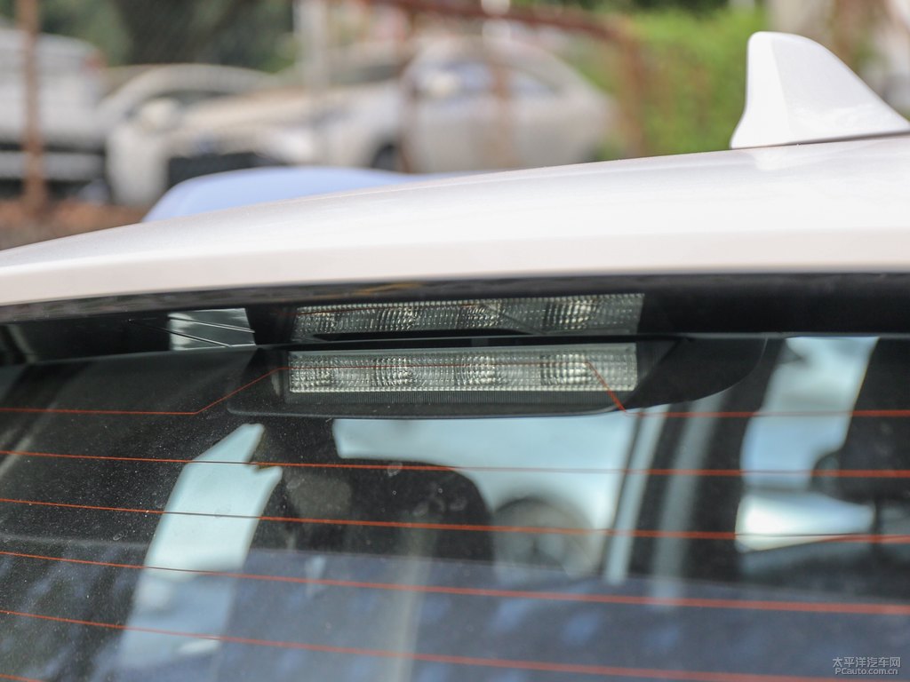 天際白YARiS L 致炫X車(chē)尾外觀圖片