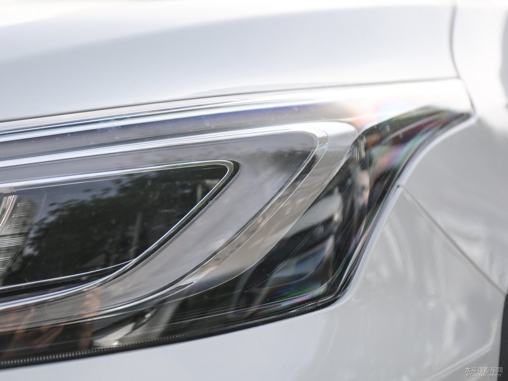 天際白YARiS L 致炫X車頭外觀圖片