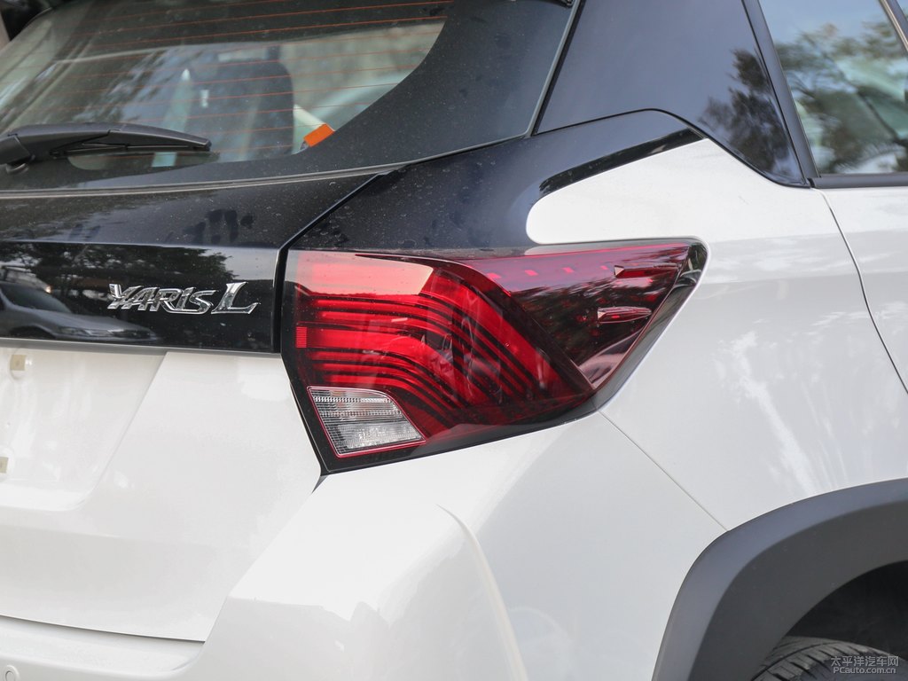 天際白YARiS L 致炫X車尾外觀圖片