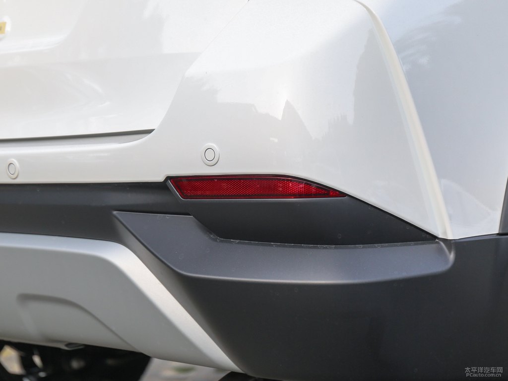 天際白YARiS L 致炫X車尾外觀圖片