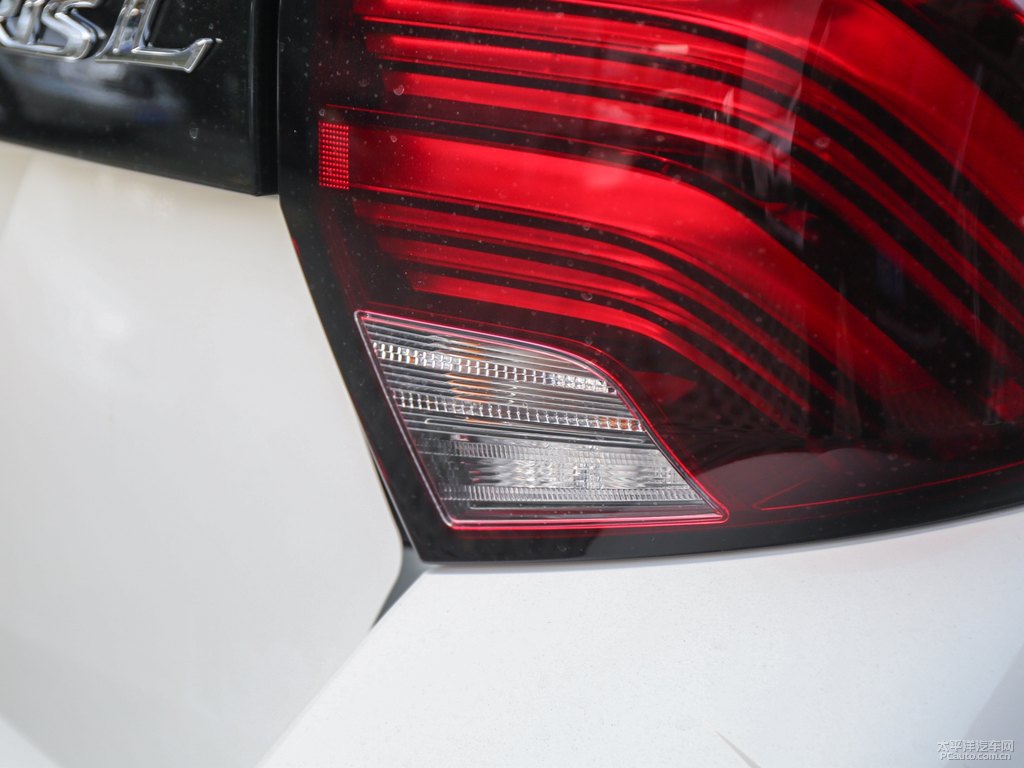 天際白YARiS L 致炫X車尾外觀圖片