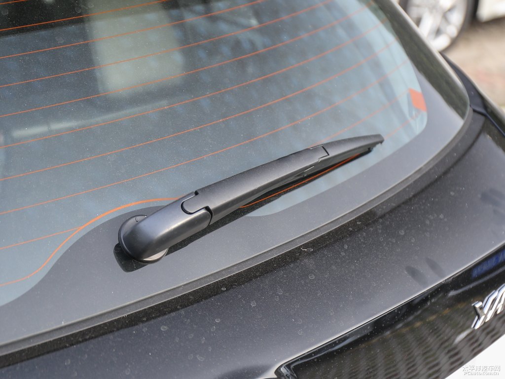 天際白YARiS L 致炫X車尾外觀圖片