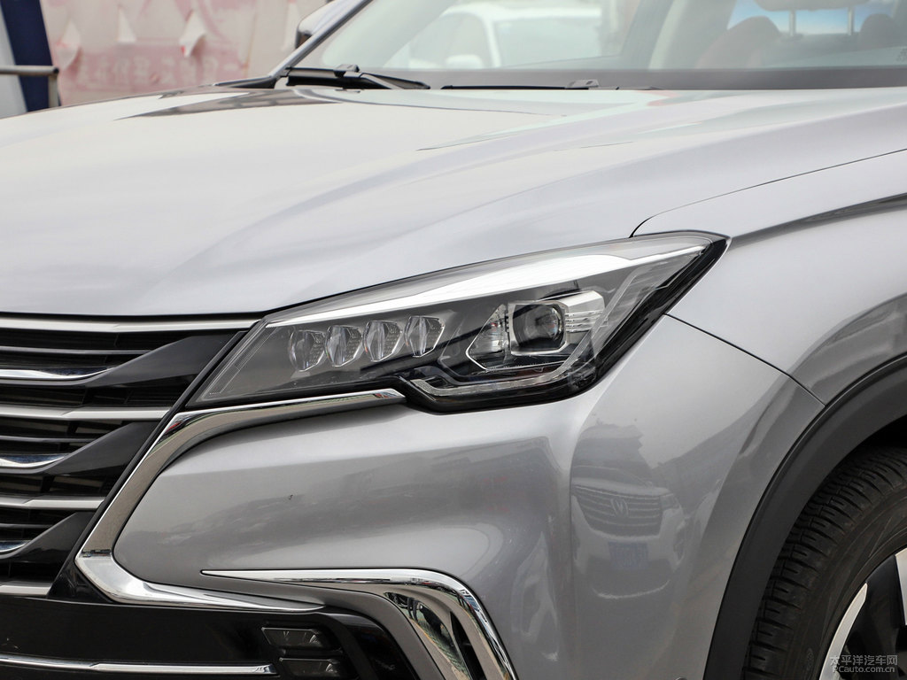 炫銀灰長安CS85 COUPE車頭外觀圖片