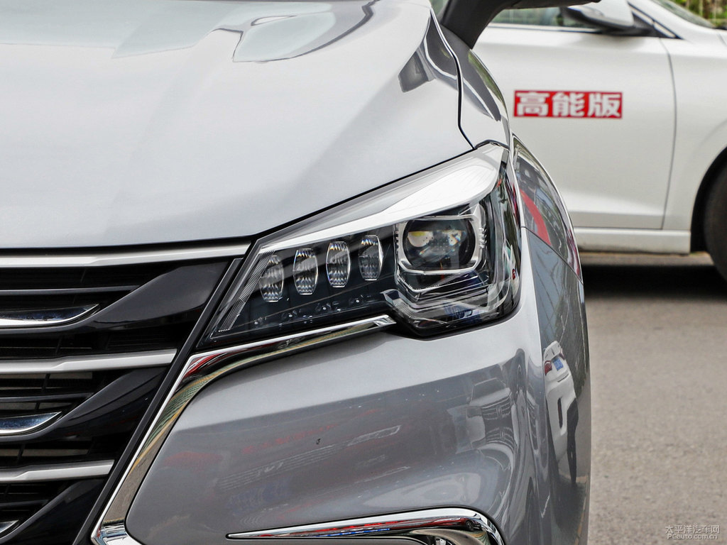 炫銀灰長安CS85 COUPE車頭外觀圖片