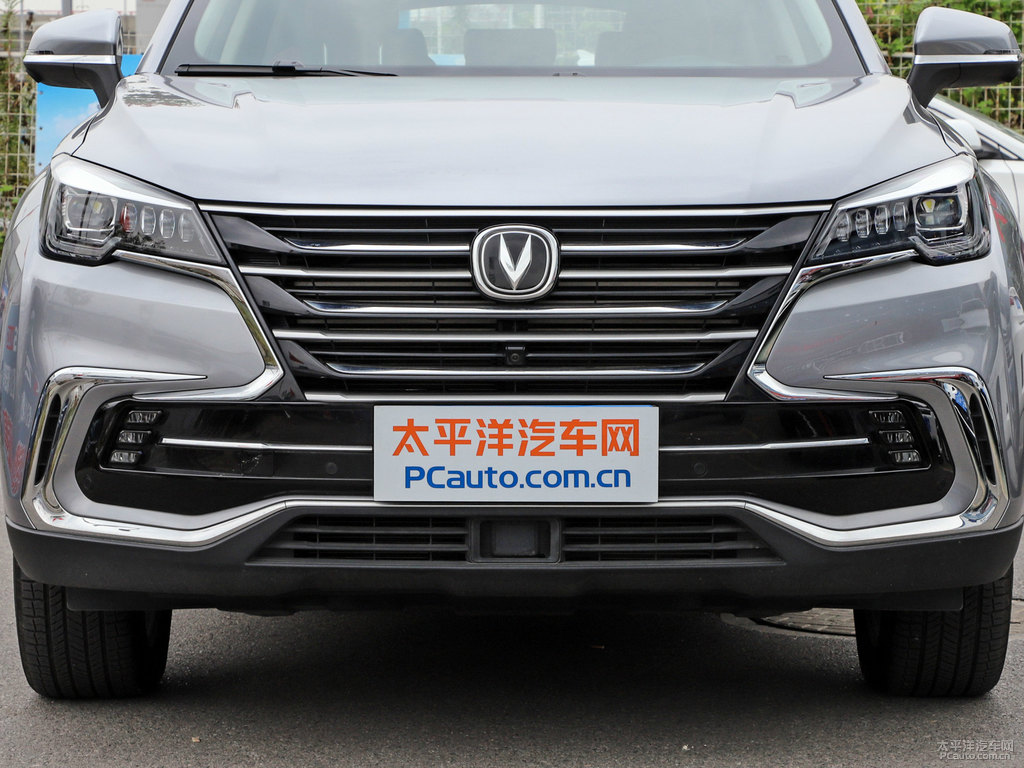 炫銀灰長(zhǎng)安CS85 COUPE車頭外觀圖片