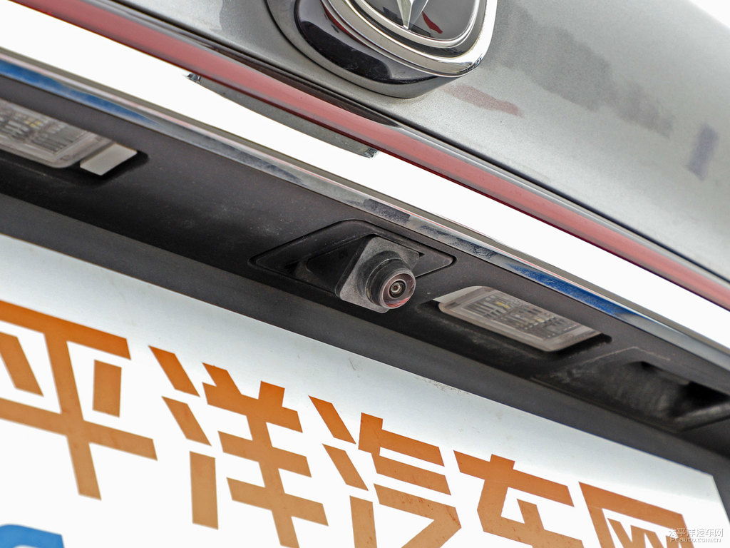 炫銀灰長安CS85 COUPE車尾外觀圖片