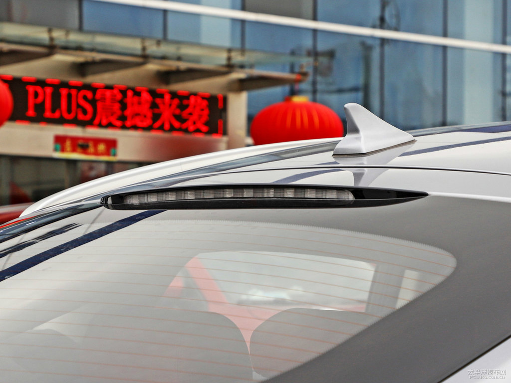 炫銀灰長(zhǎng)安CS85 COUPE車尾外觀圖片