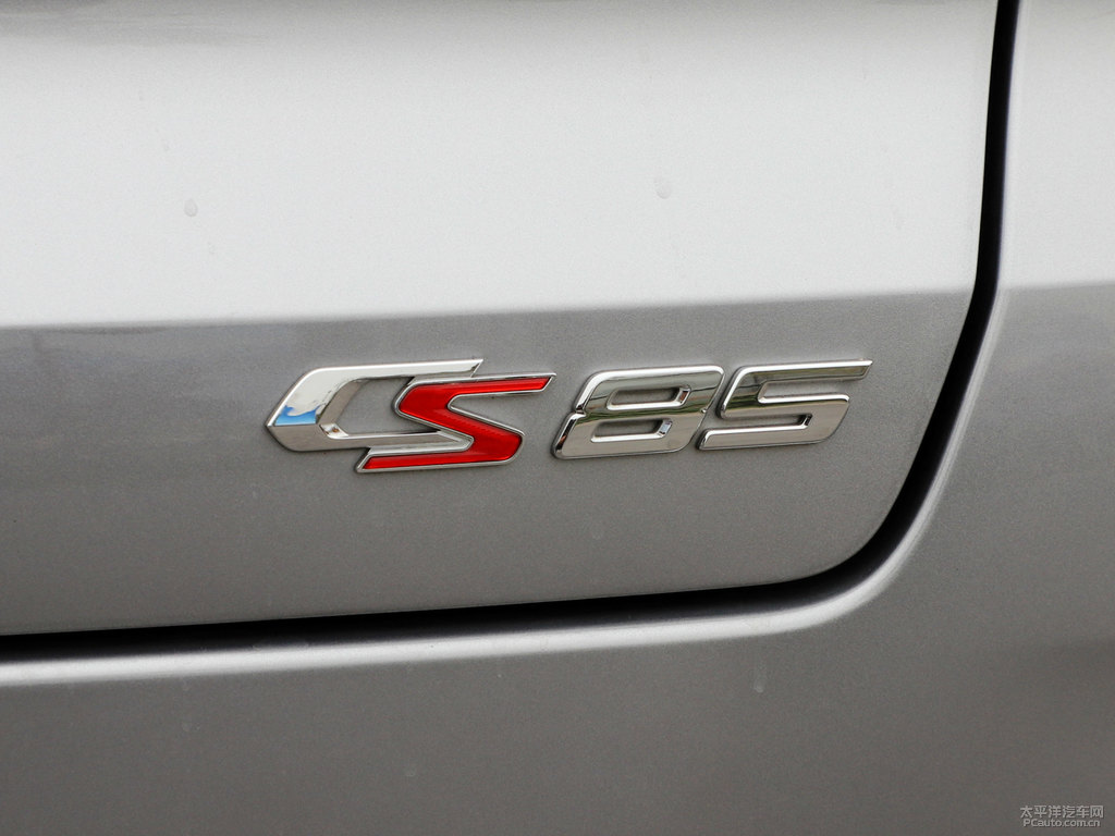 炫銀灰長安CS85 COUPE車尾外觀圖片