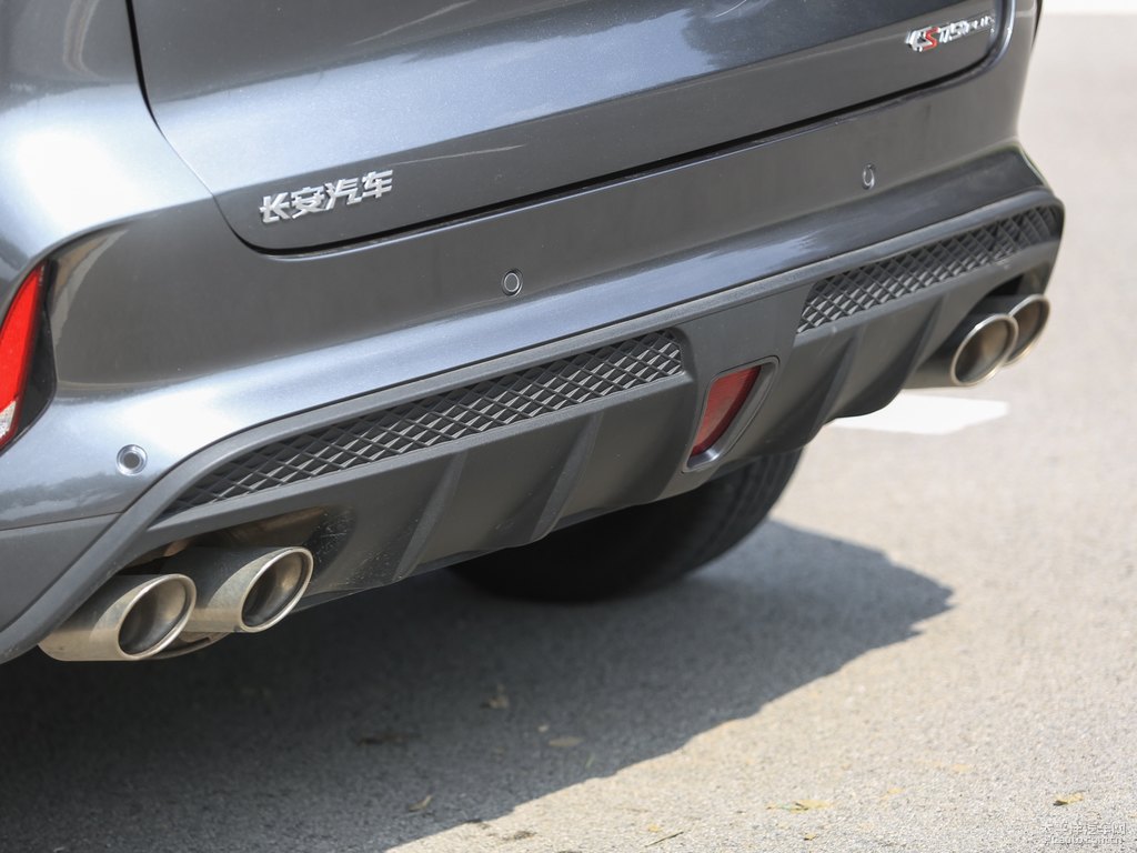 安第斯灰長(zhǎng)安CS75 PLUS車尾外觀圖片