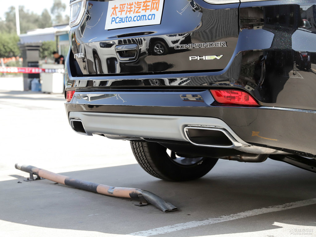 北極黑指揮官PHEV車尾外觀圖片