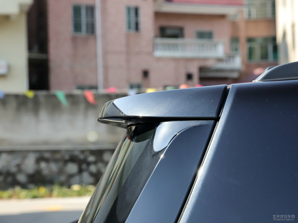 北極黑指揮官PHEV車尾外觀圖片