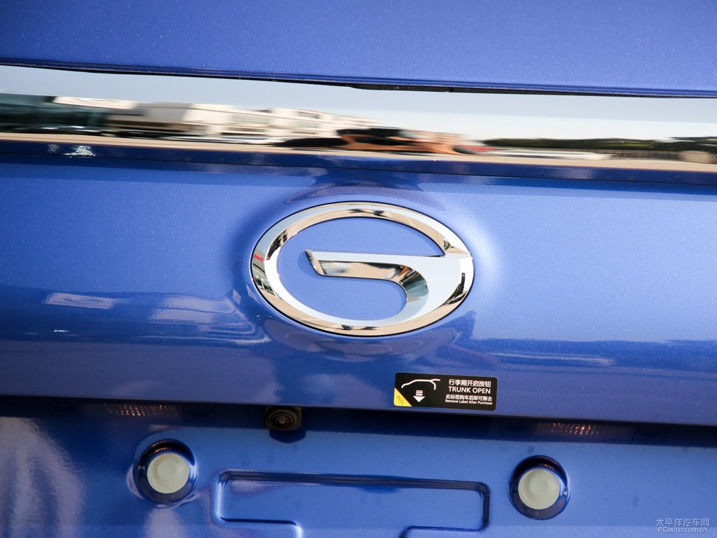 冰青藍(lán)傳祺GS4車尾外觀圖片
