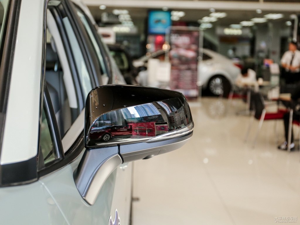 米蘭卡其RAV4榮放車身外觀圖片