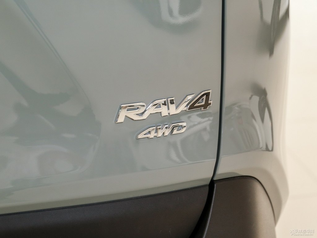 米蘭卡其RAV4榮放車尾外觀圖片
