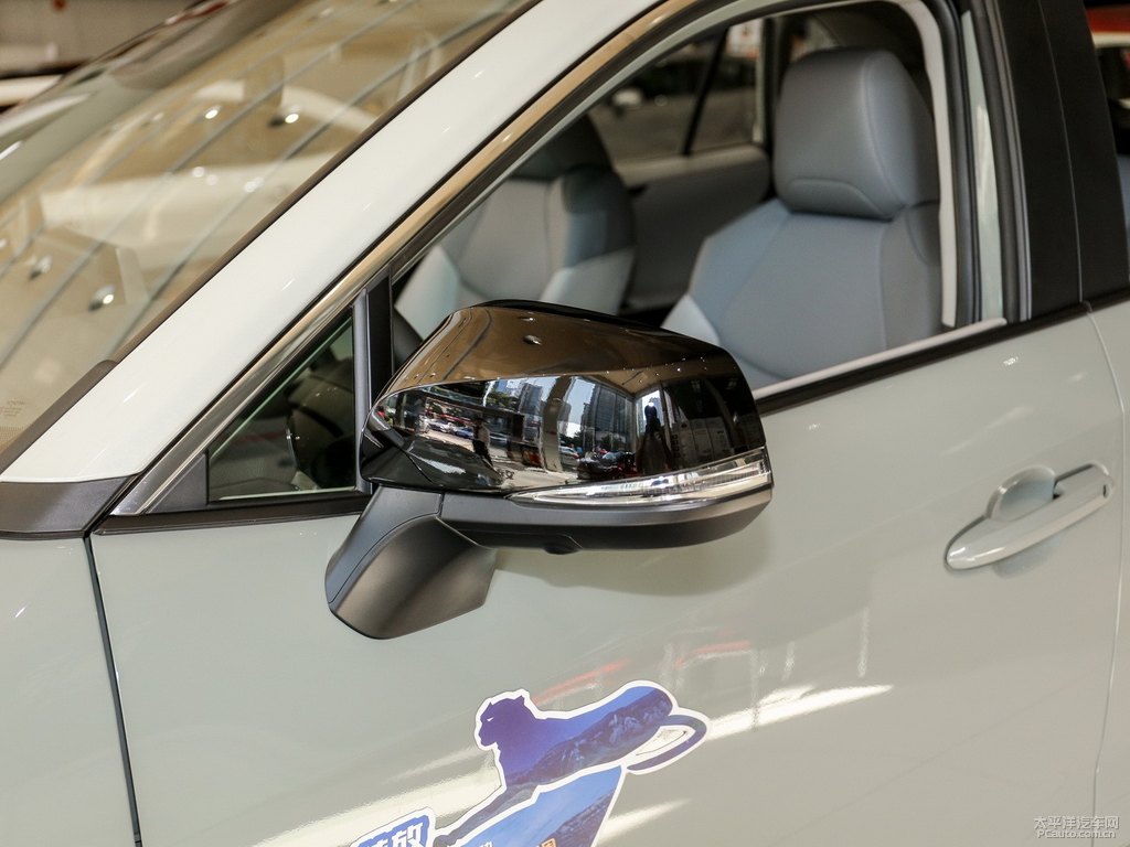 米蘭卡其RAV4榮放車身外觀圖片
