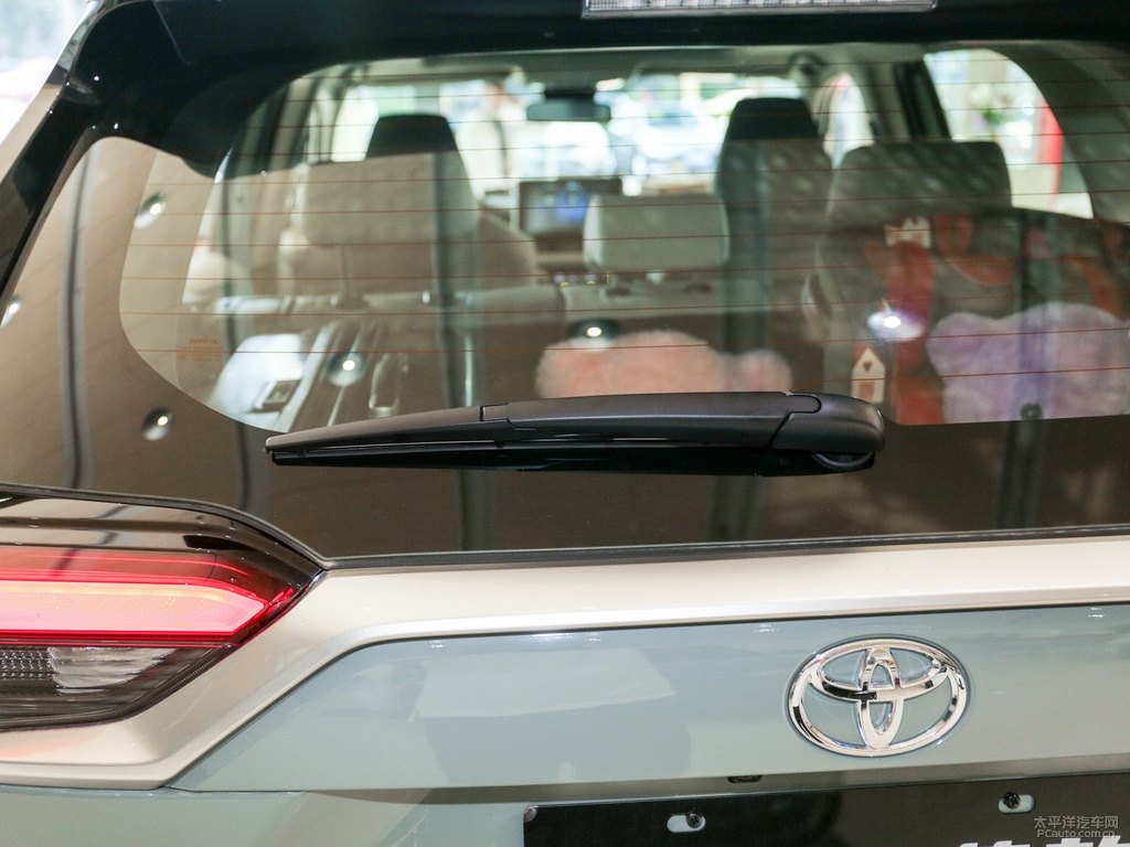 米蘭卡其RAV4榮放車尾外觀圖片
