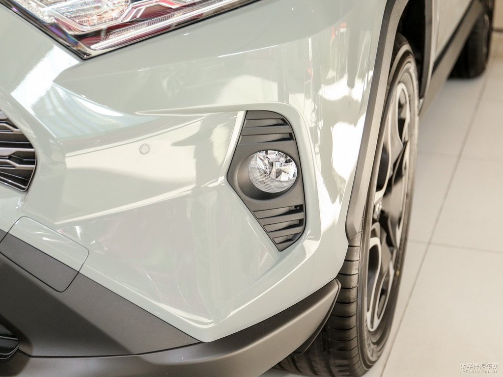 米蘭卡其RAV4榮放車頭外觀圖片