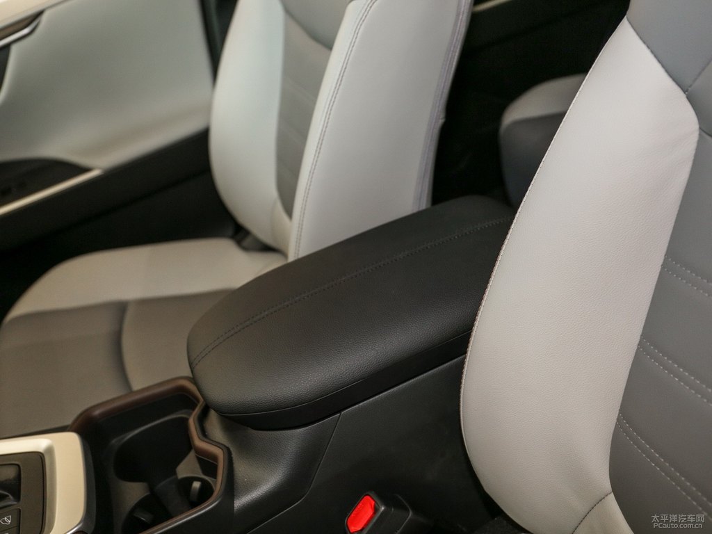米蘭卡其RAV4榮放座椅內(nèi)飾圖片