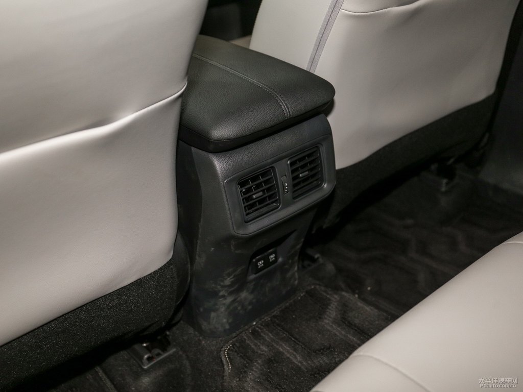 米蘭卡其RAV4榮放座椅內(nèi)飾圖片