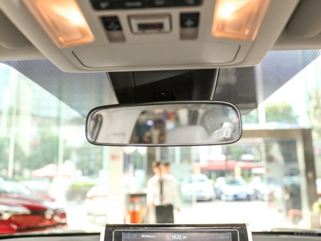 米蘭卡其RAV4榮放車廂內(nèi)飾圖片