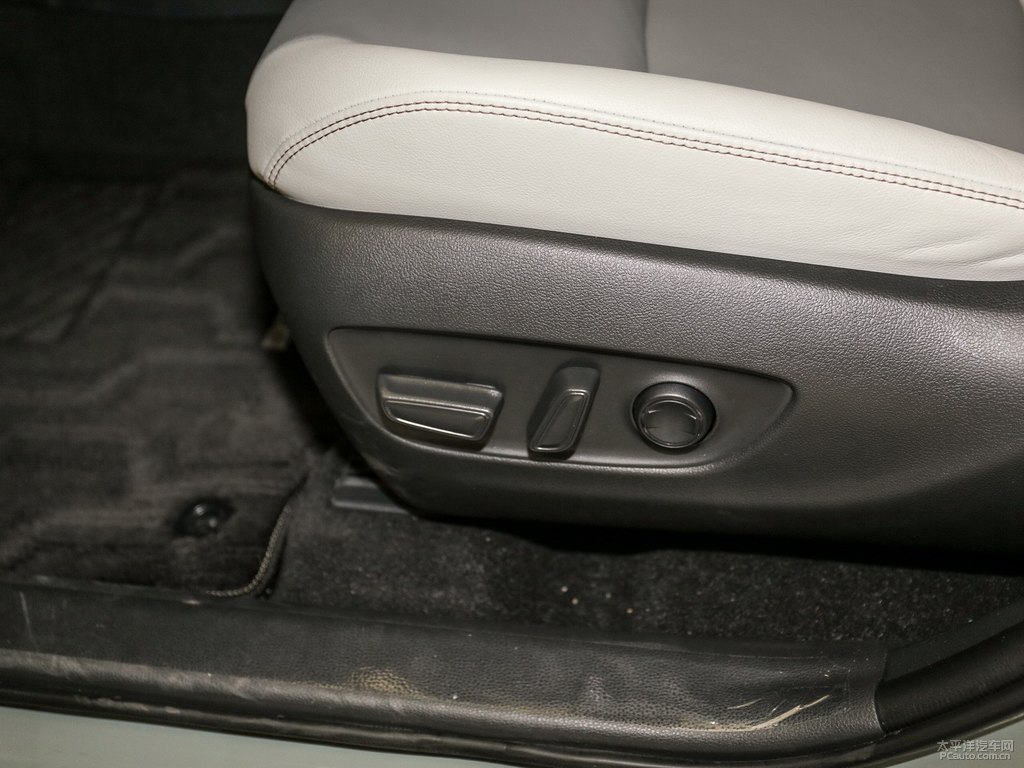 米蘭卡其RAV4榮放座椅內(nèi)飾圖片