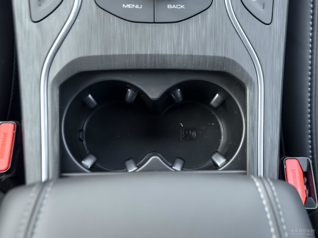 炫晶黑魏牌 VV5儲物空間空間圖片