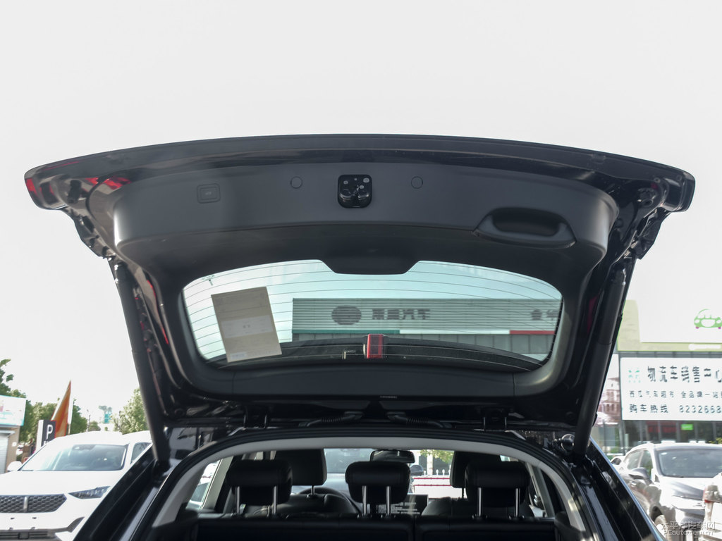 炫晶黑魏牌 VV5后備廂空間圖片