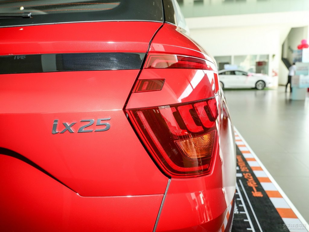 熱情紅北京現(xiàn)代ix25車尾外觀圖片