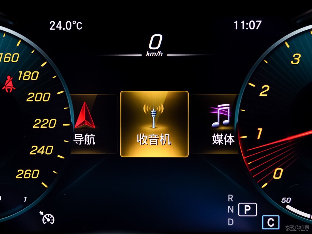 鉆石白奔馳C級中控內飾圖片